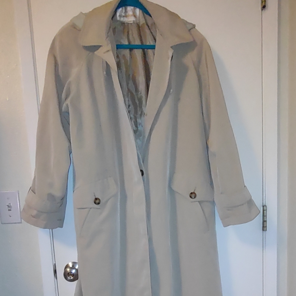 Plus size women's trenchcoat